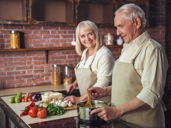 old-couple-in-the-kitchen