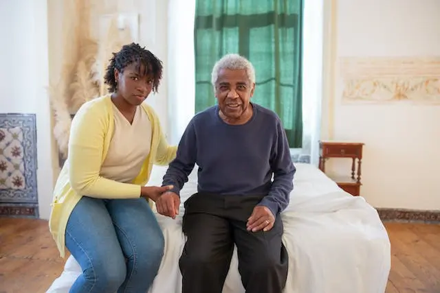 a-young-woman-holding-an-elderly-man’s-hand-for-how-to-talk-to-someone-with-short-term-memory-loss