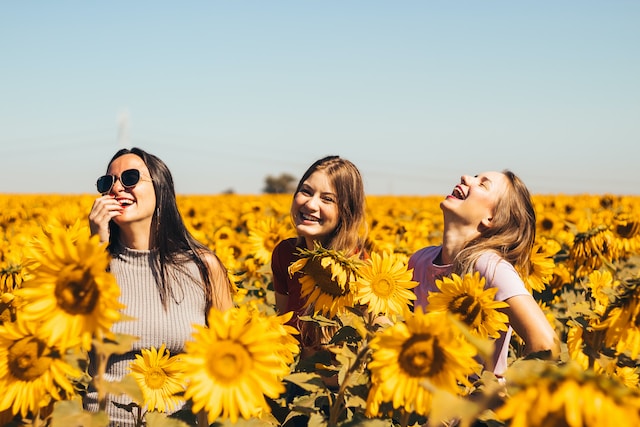 smiling-women-in-a-field-of-sunflowers-for-light-therapy-for-depression