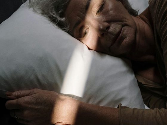 dementia-patient-trying-to-sleep