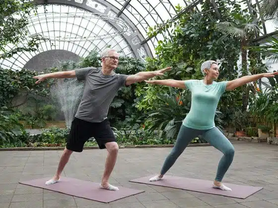 dementia-patients-stretching-exercise