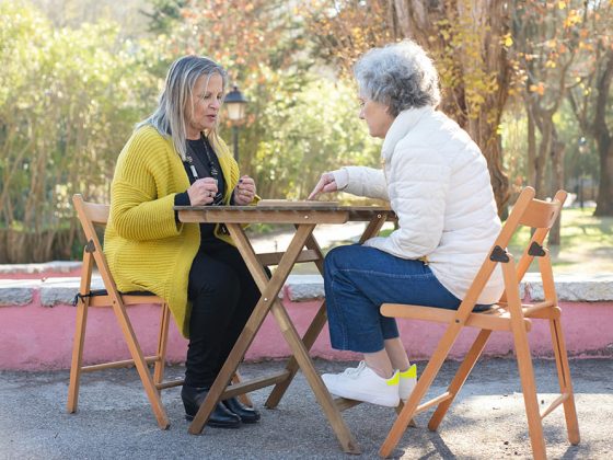 alzheimers-ladies-playing-checkers